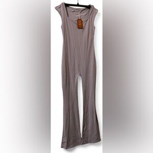 ReoRia Lavender Purple Flare Crew Neck Sleeveless Jumpsuit Size Small (NWT)